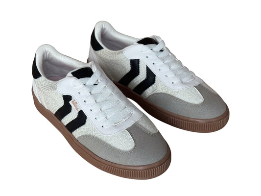 Pares únicos. Tallas 23, 24 y 25.