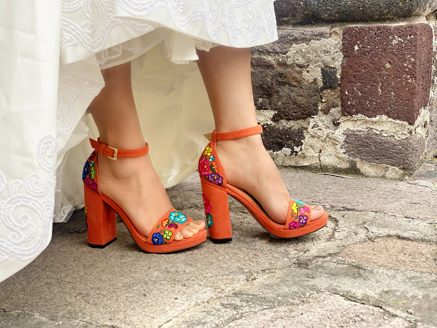 Lola Naranja. Tallas 23 y 26.