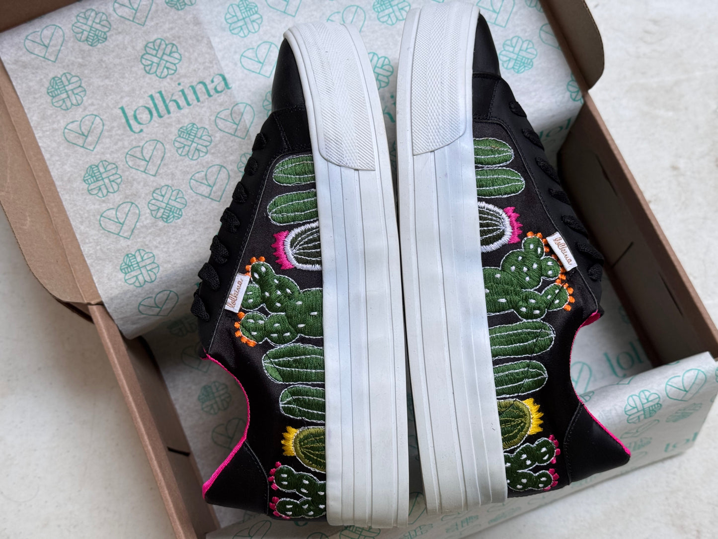 Par único. Talla 26.